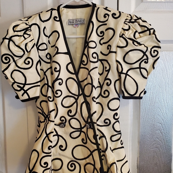 AJ Bari Jackets & Blazers - AJ BARI VINTAGE WHITE AND BLACK JACKET S SM